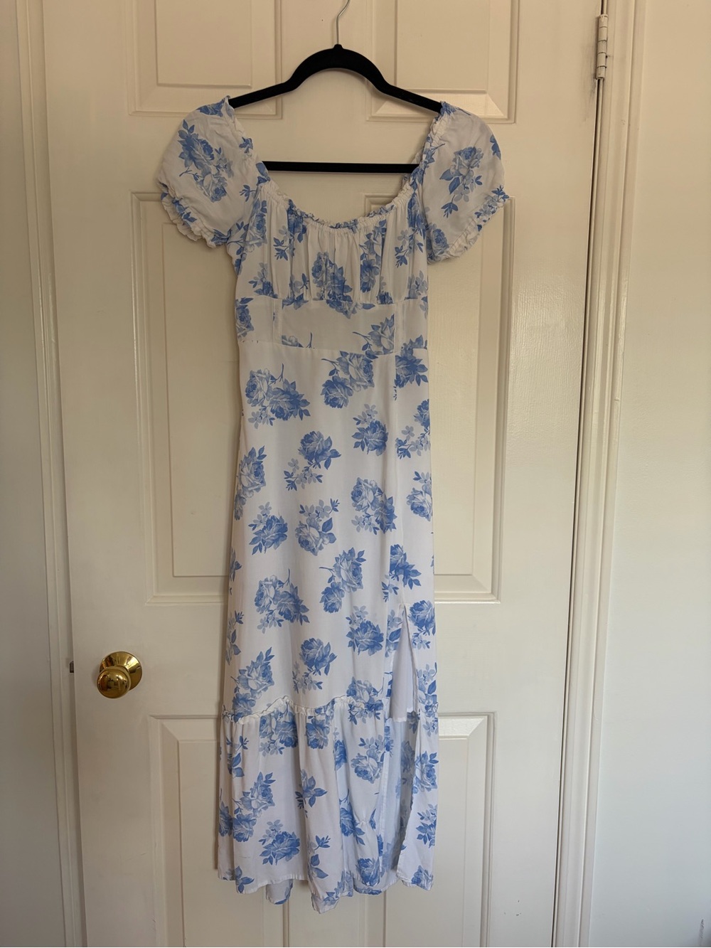 HOLLISTER Blue & White Floral Smocked Maxi Dress – XXS